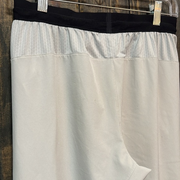 GymShark Hybrid Woven Pants S Grey Activewear Stretch Zipper Pockets Workout - Picture 9 of 16